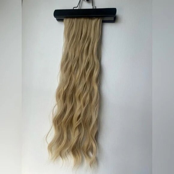 LIGHT BLONDE Water wave Clip in Hair extensions in 22 inches - Picture 5 of 10